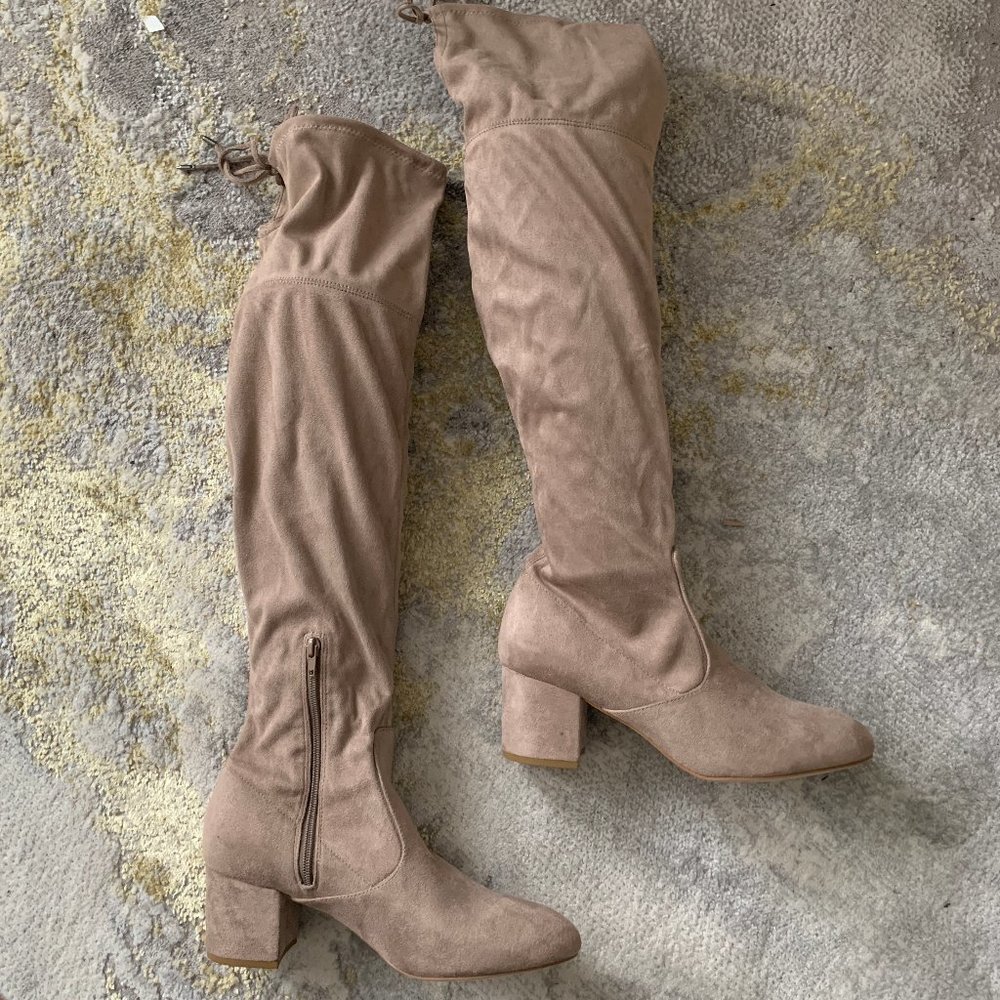 Beige knee boots with bow detail